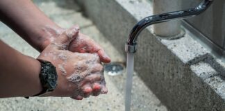 Jak myć perukę z naturalnych włosów?