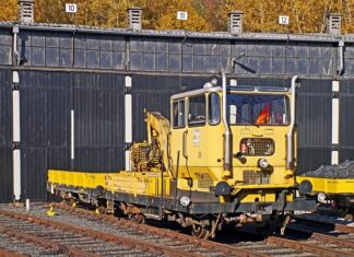 Czym można skleić pasek silikonowy?