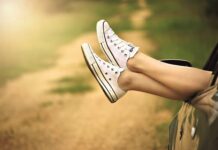 Czy buty na koturnie pasują na wesele?